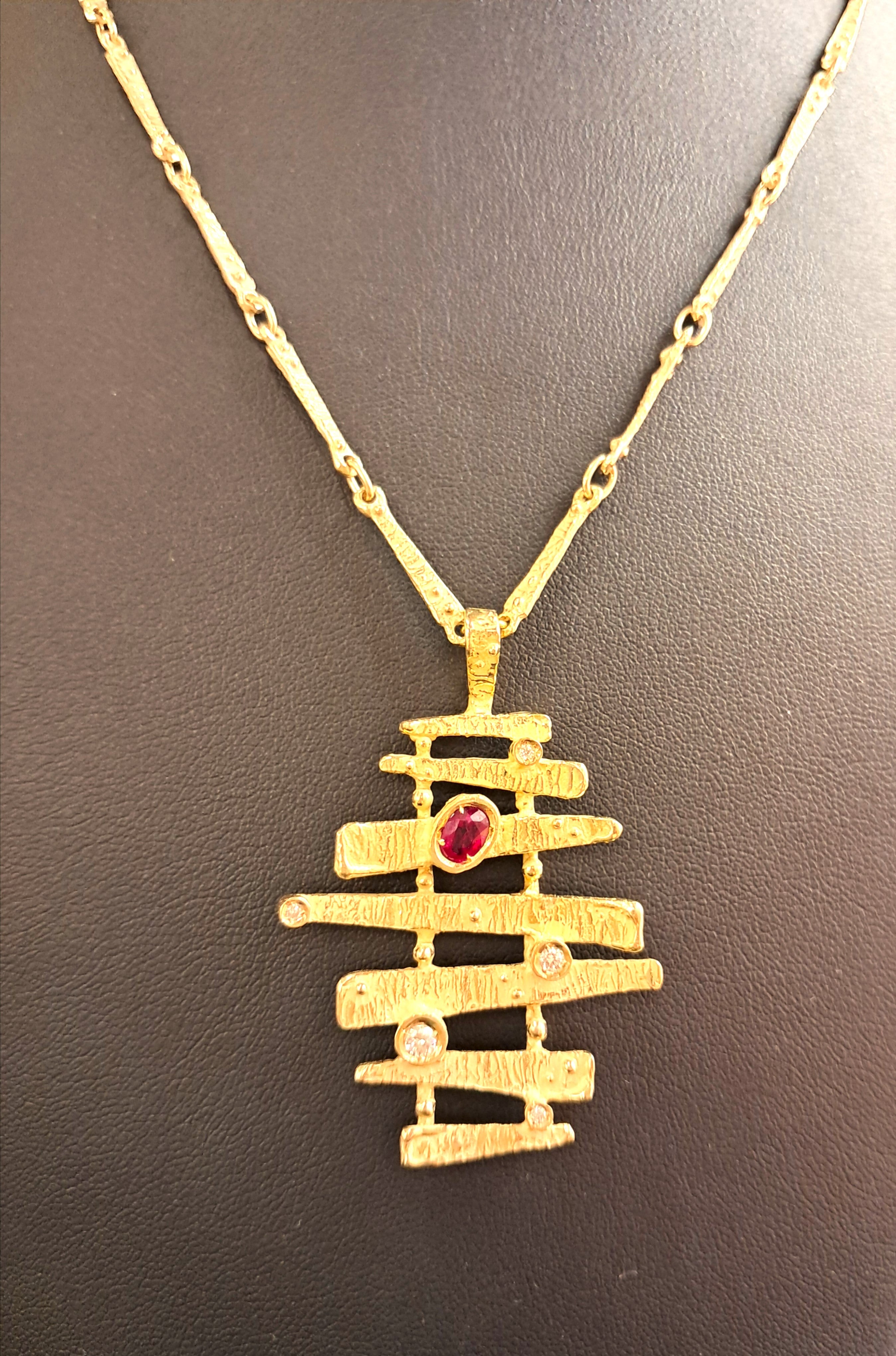 Ciondolo oro rubino e diamanti  Collezione Steps