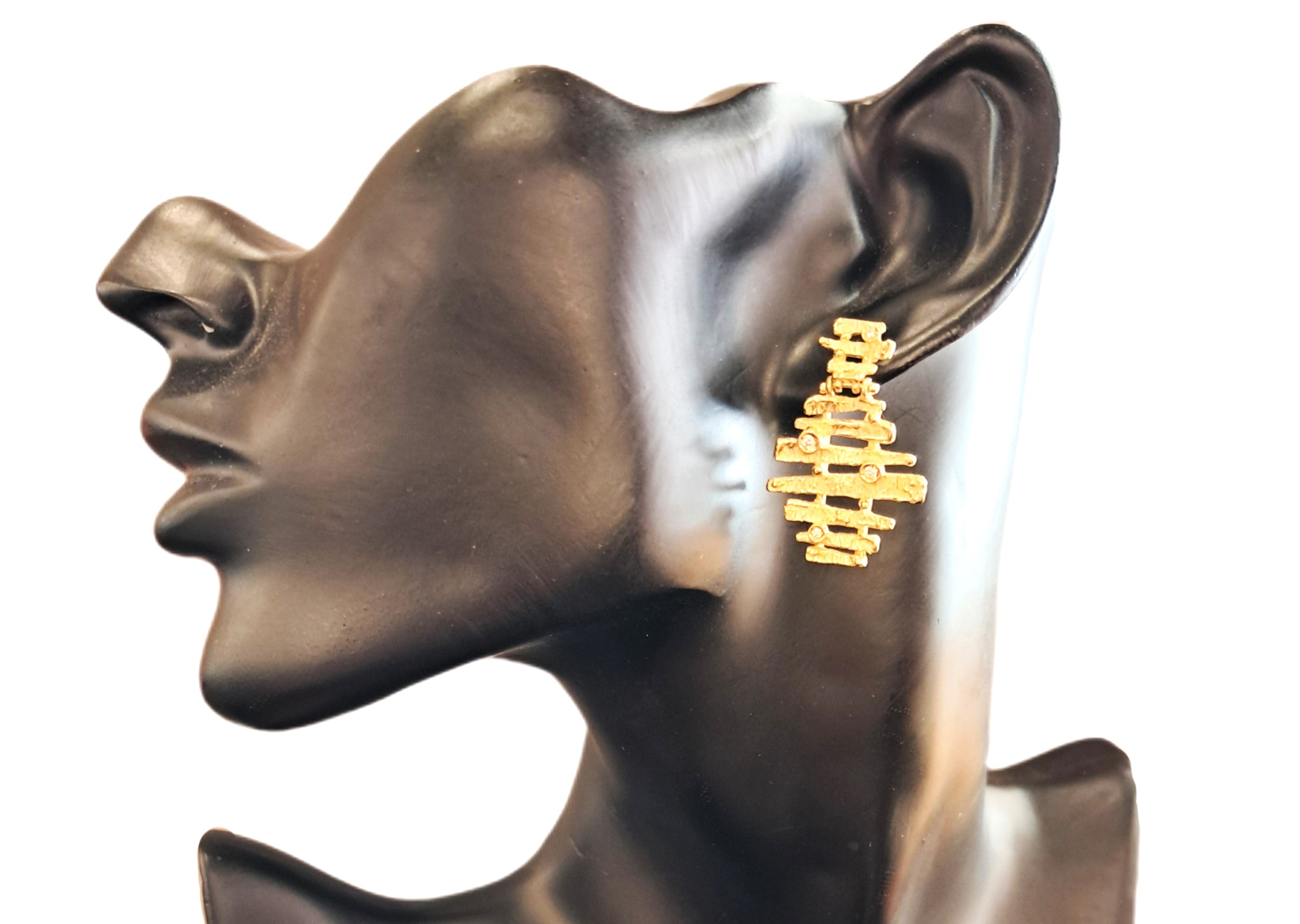 Orecchini in oro giallo 18 kt e diamanti della Collezione Steps