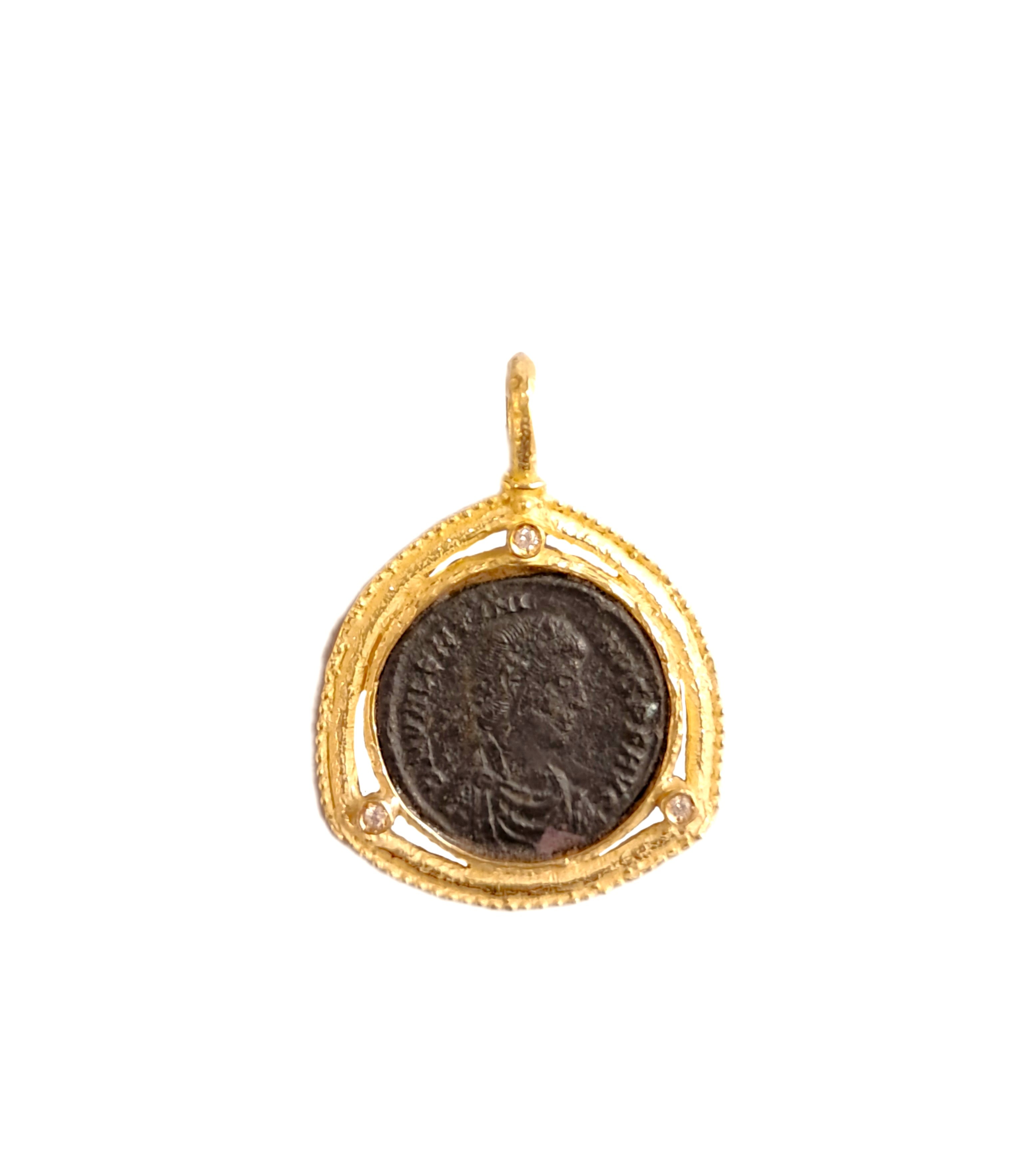 Ciondolo in oro con diamanti e moneta romana Collezione Roma
