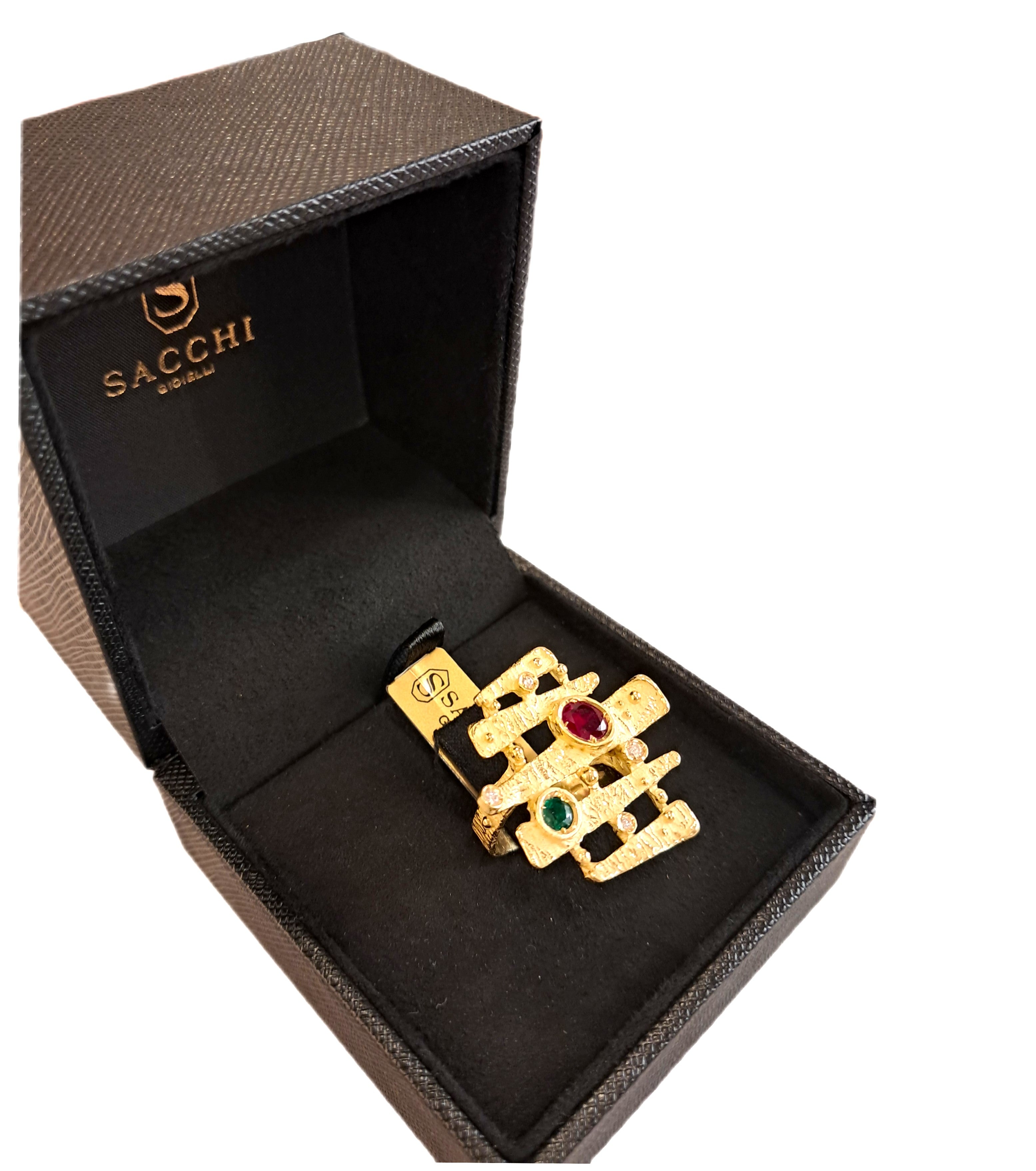 Anello in oro con diamanti rubini e smeraldi Collezione Steps