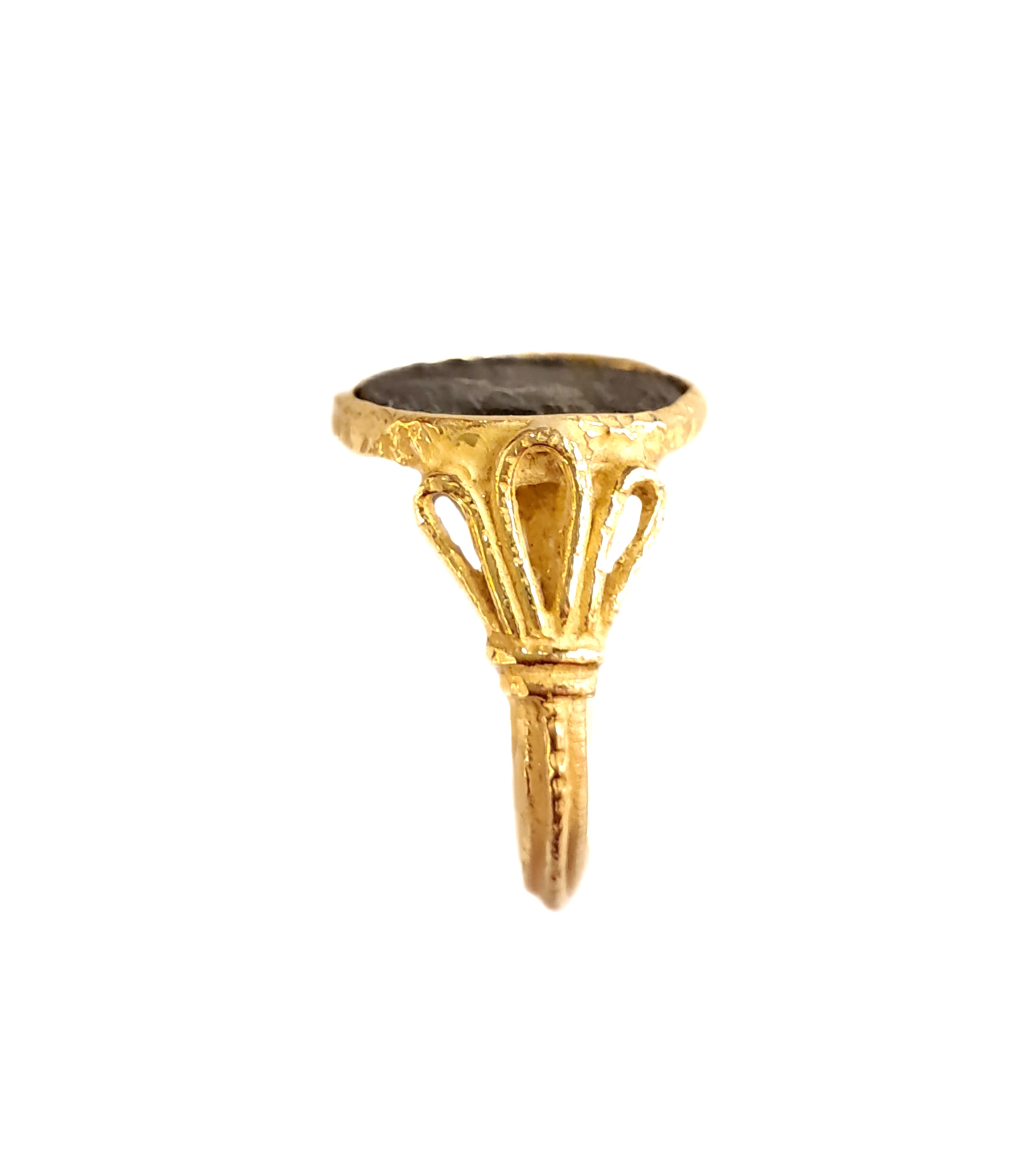 Anello in oro con moneta romana Collezione Roma