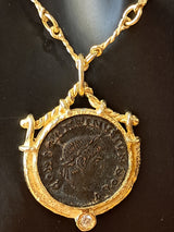 Ciondolo in oro con diamante moneta romana Collezione Roma