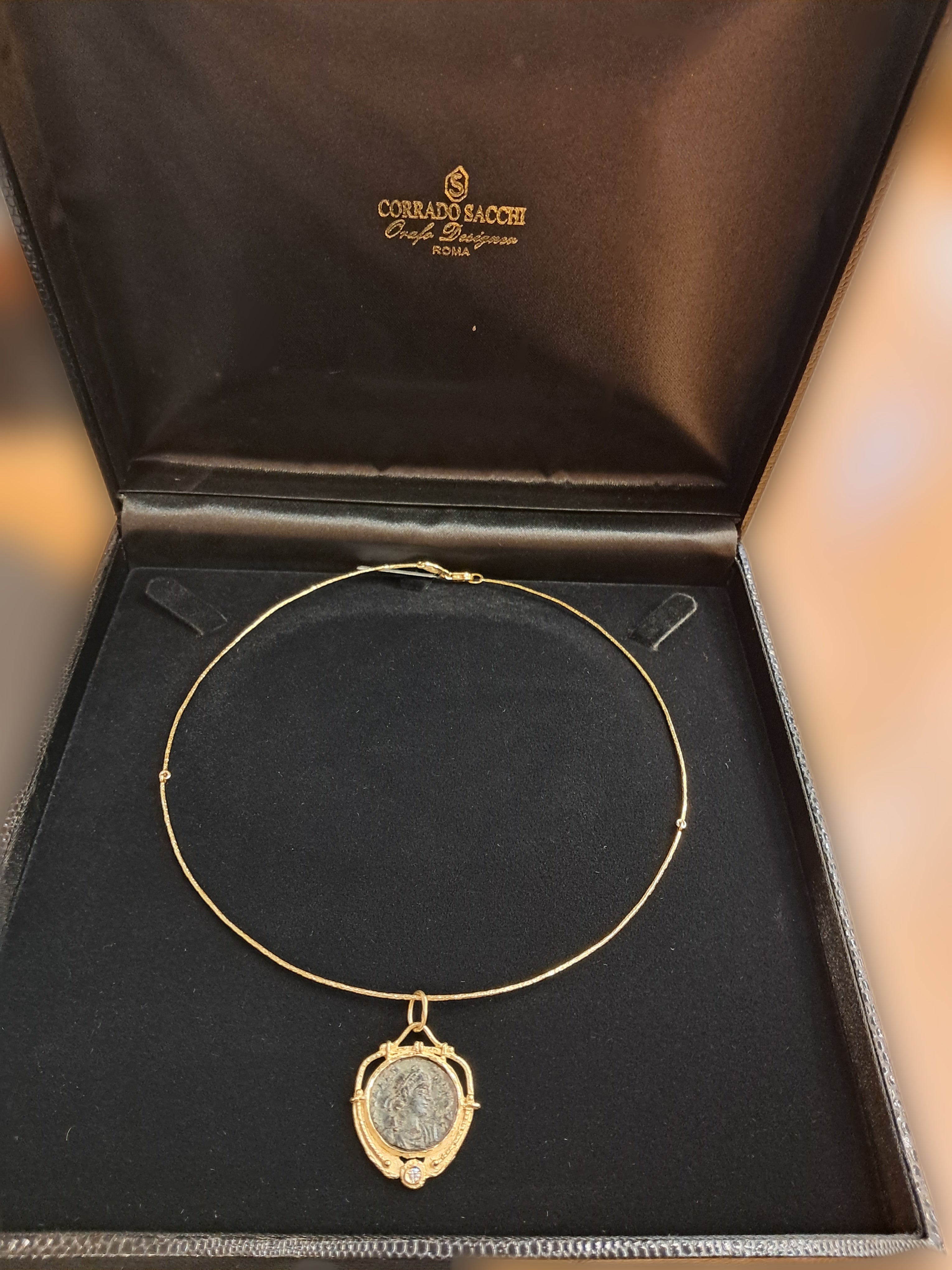 Ciondolo in oro con moneta romana diamante Collezione Roma