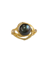 Anello in oro con diamante e perla nera