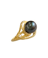 Anello in oro con diamante e perla nera