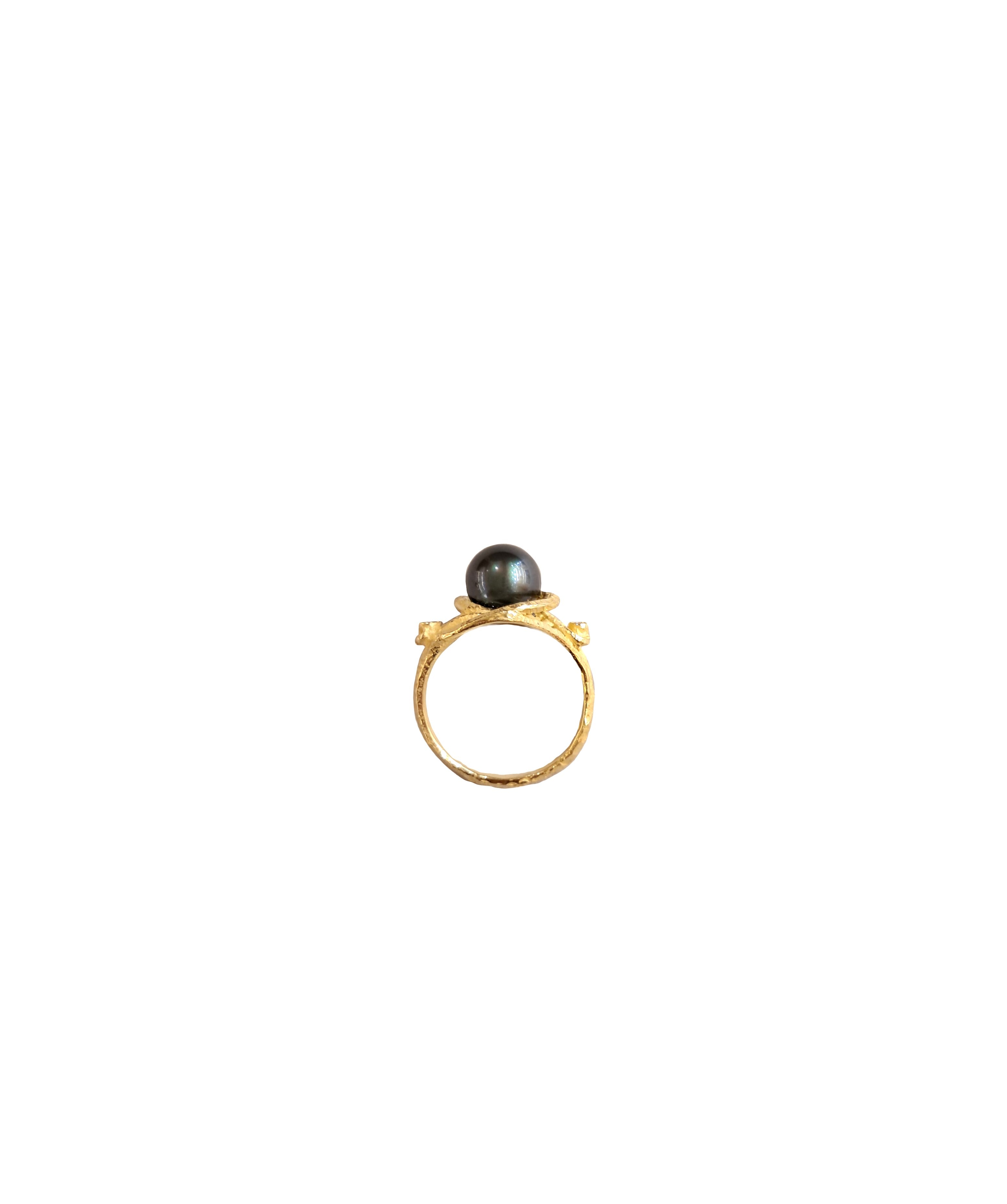 Anello in oro con diamante e perla nera