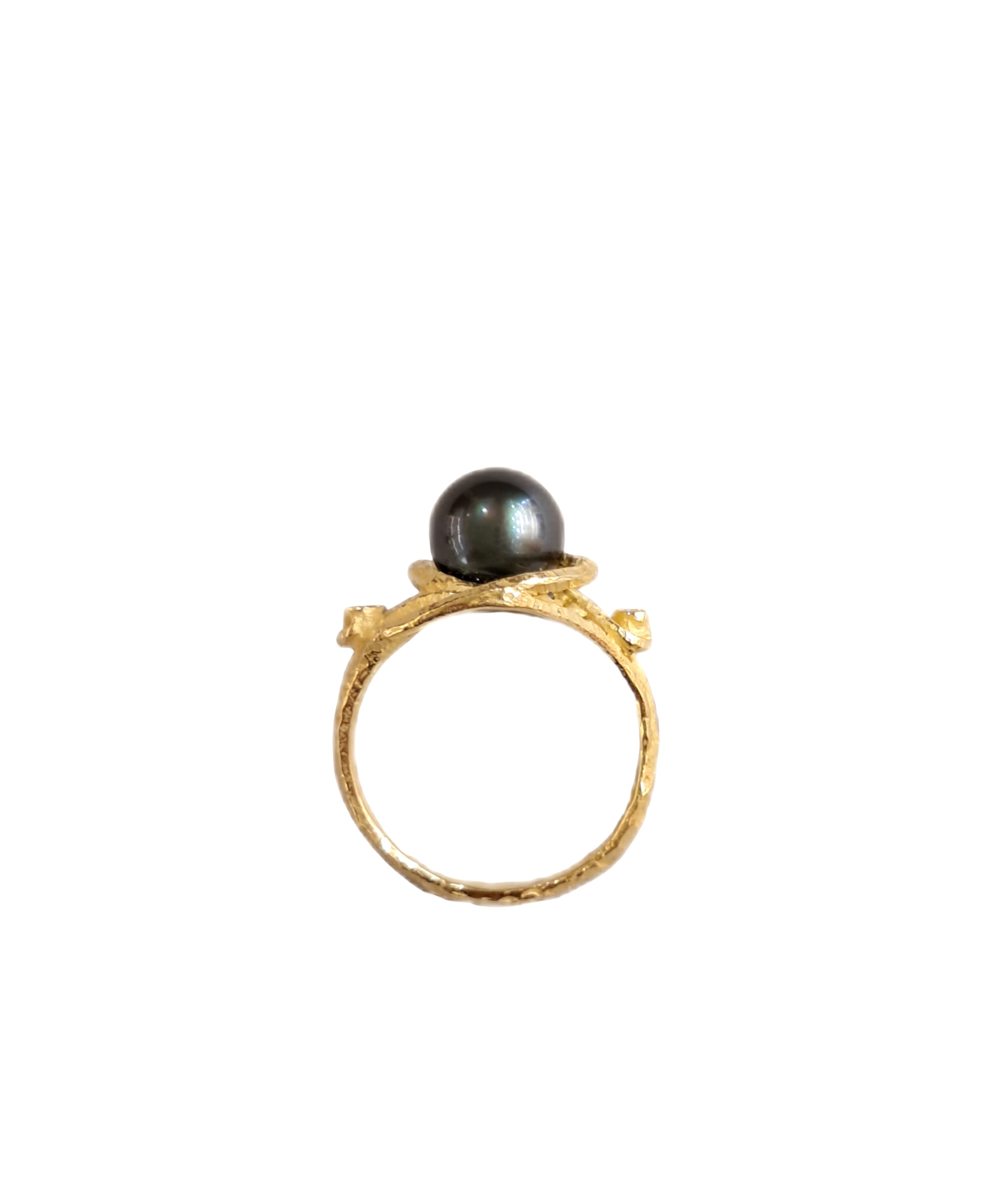 Anello in oro con diamante e perla nera
