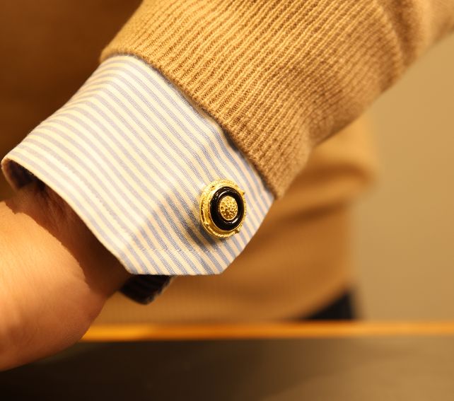 Gold cufflinks with onyx