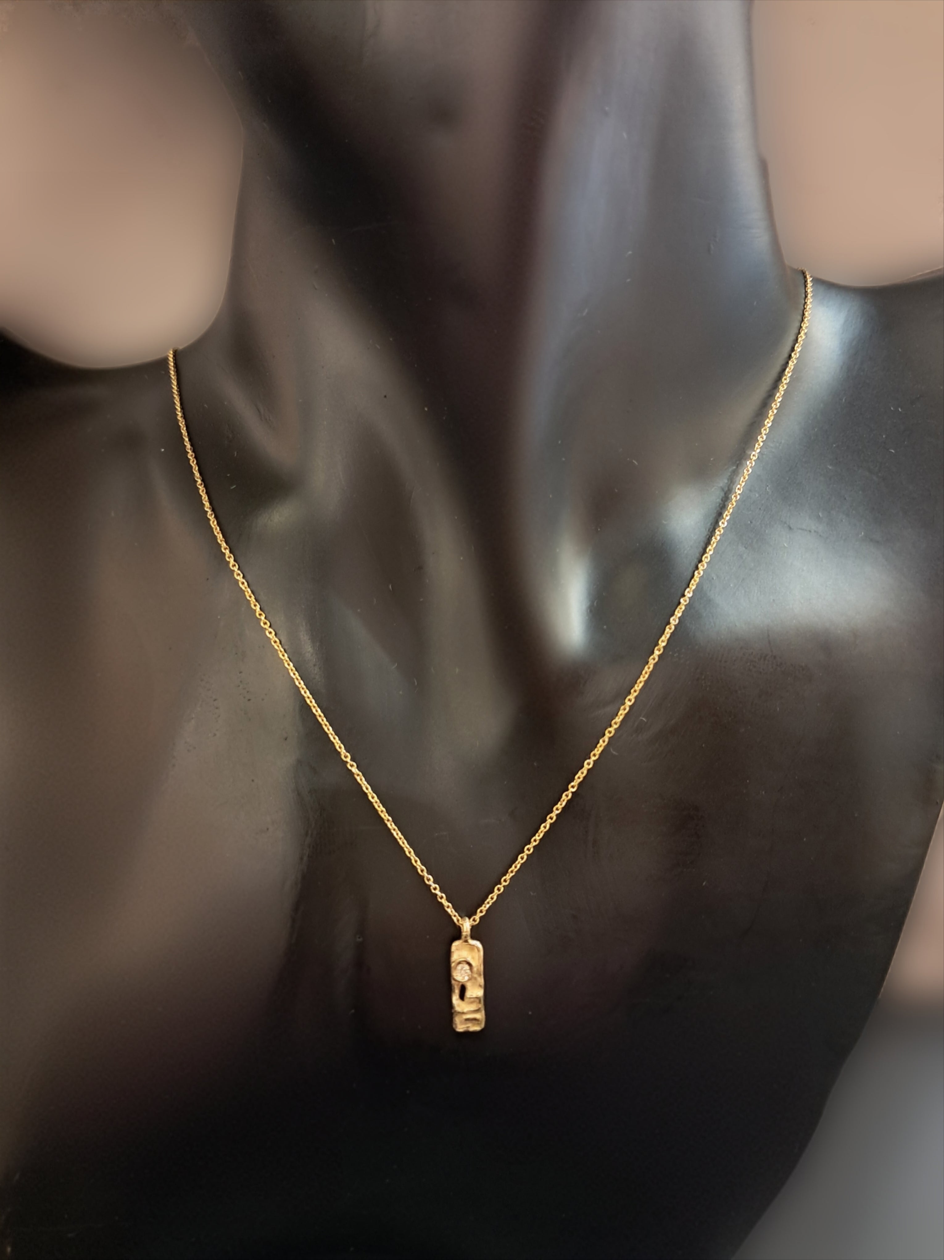 Girocollo in oro con centrale e diamante