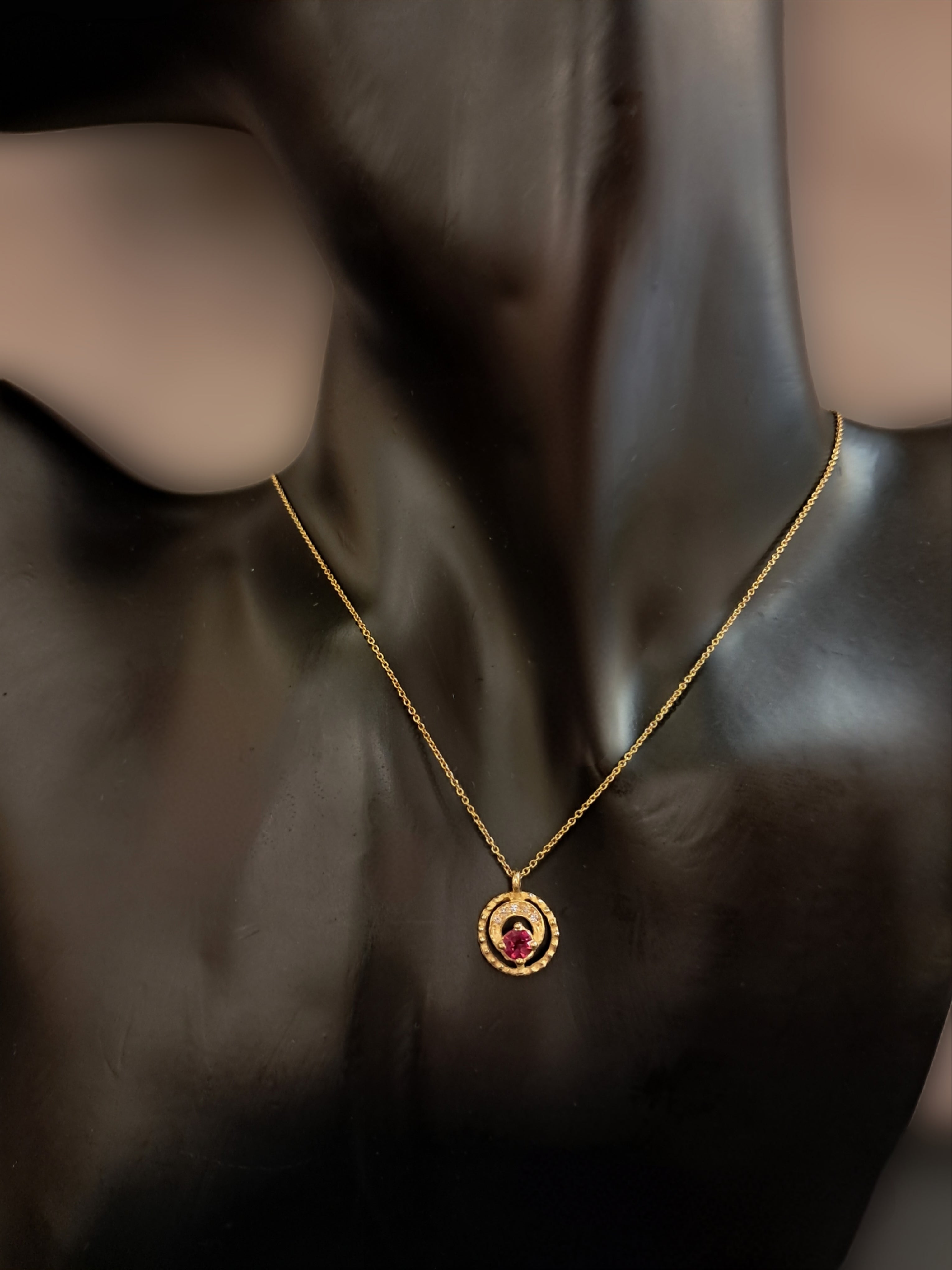 Girocollo in oro con rubellite diamanti Collezione Luna