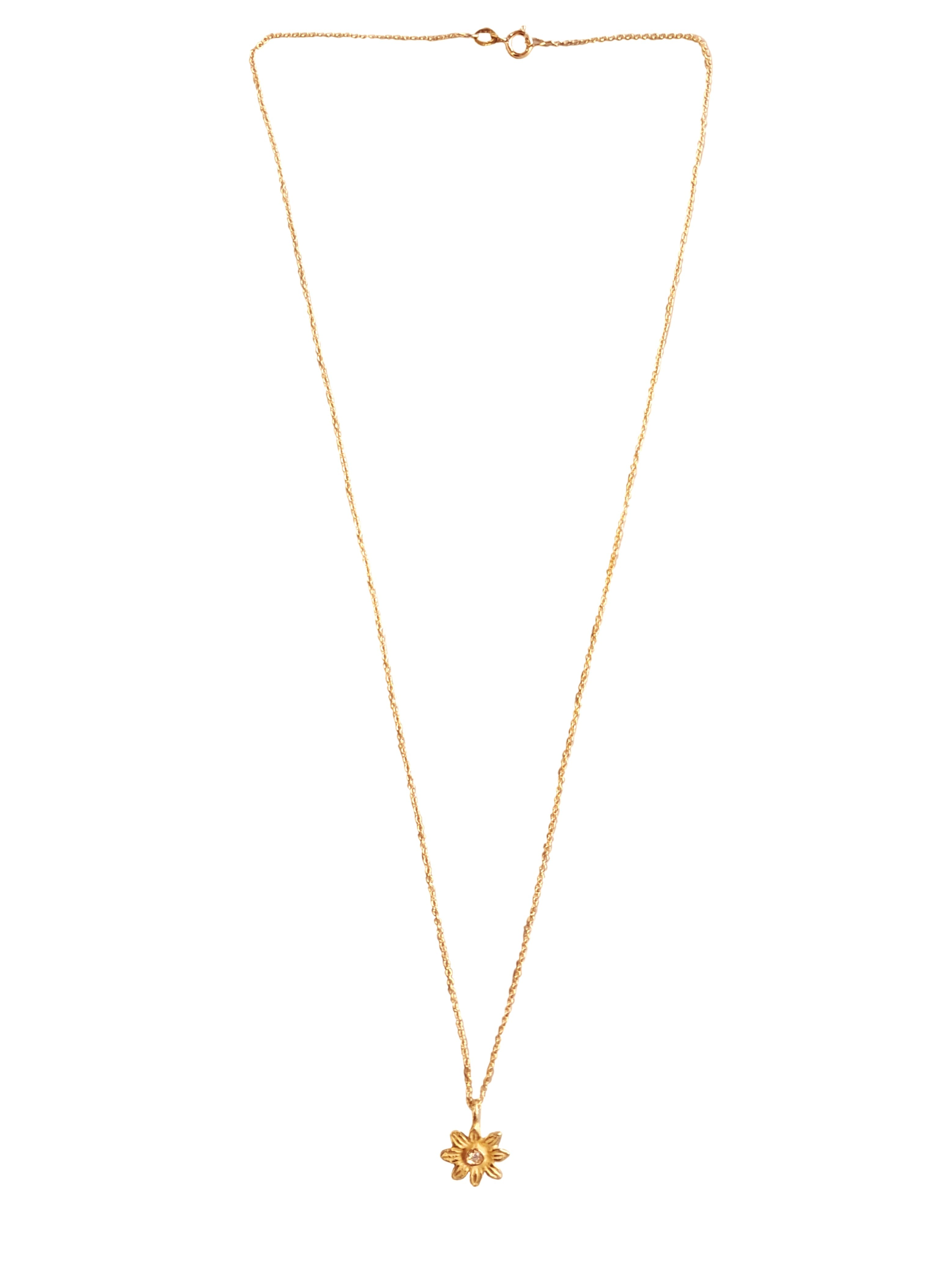 Flower gold necklace with diamond