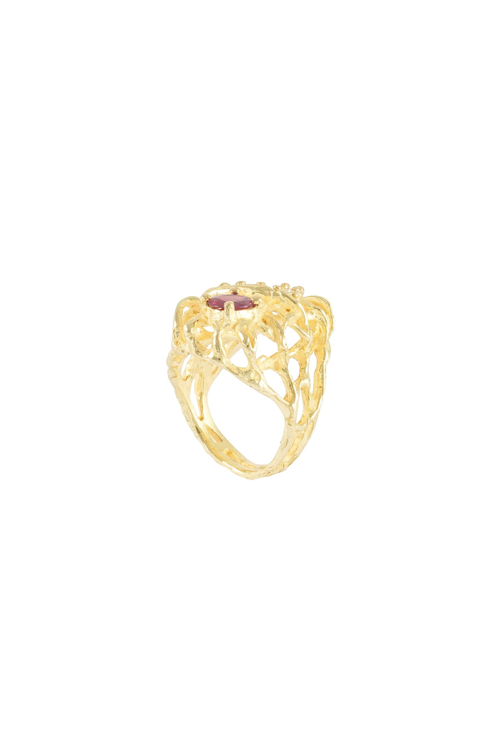 Yellow gold ring with diamonds and Ruby Magma collection