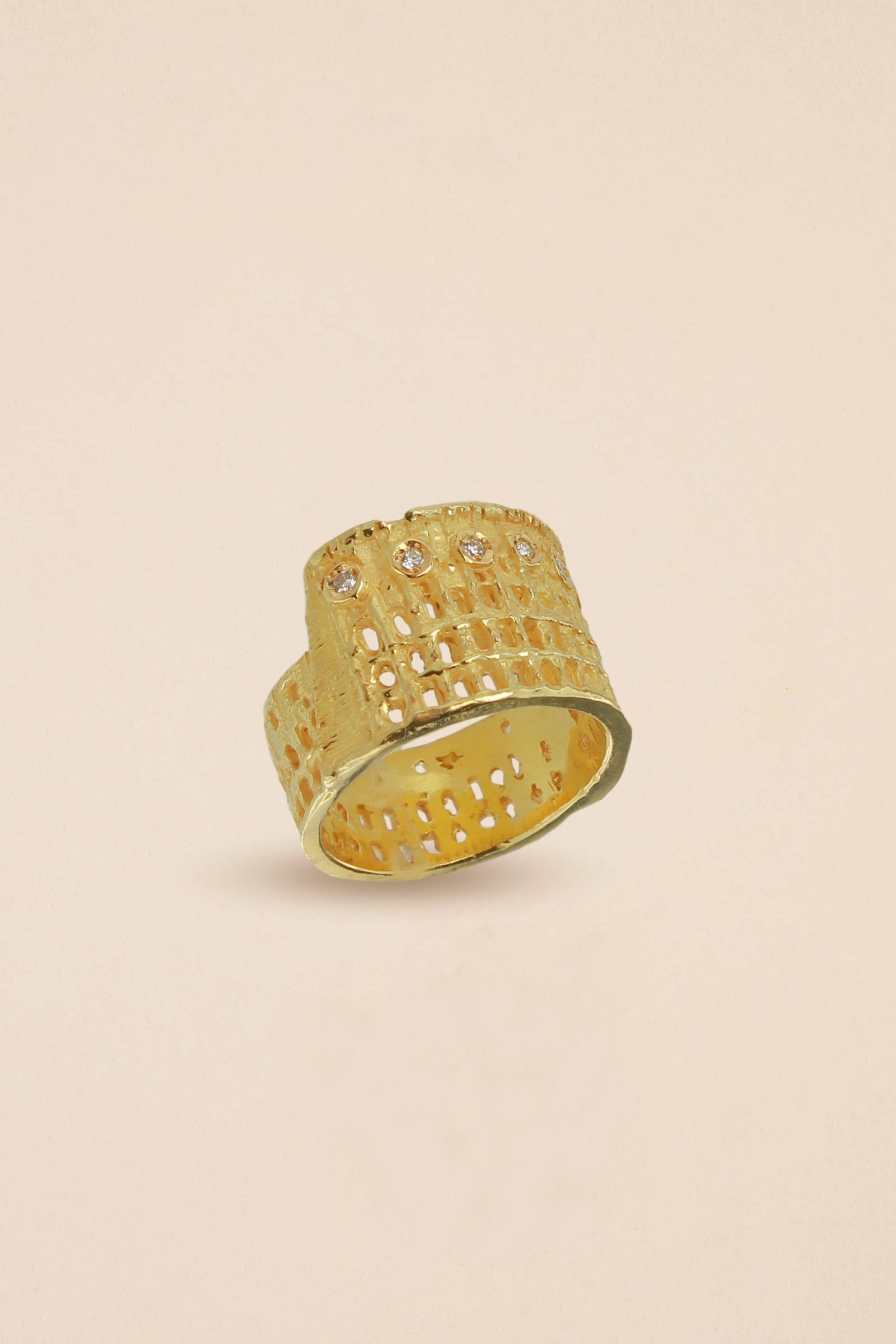 Anello Oro Giallo Colosseo con Diamanti Collezione Roma