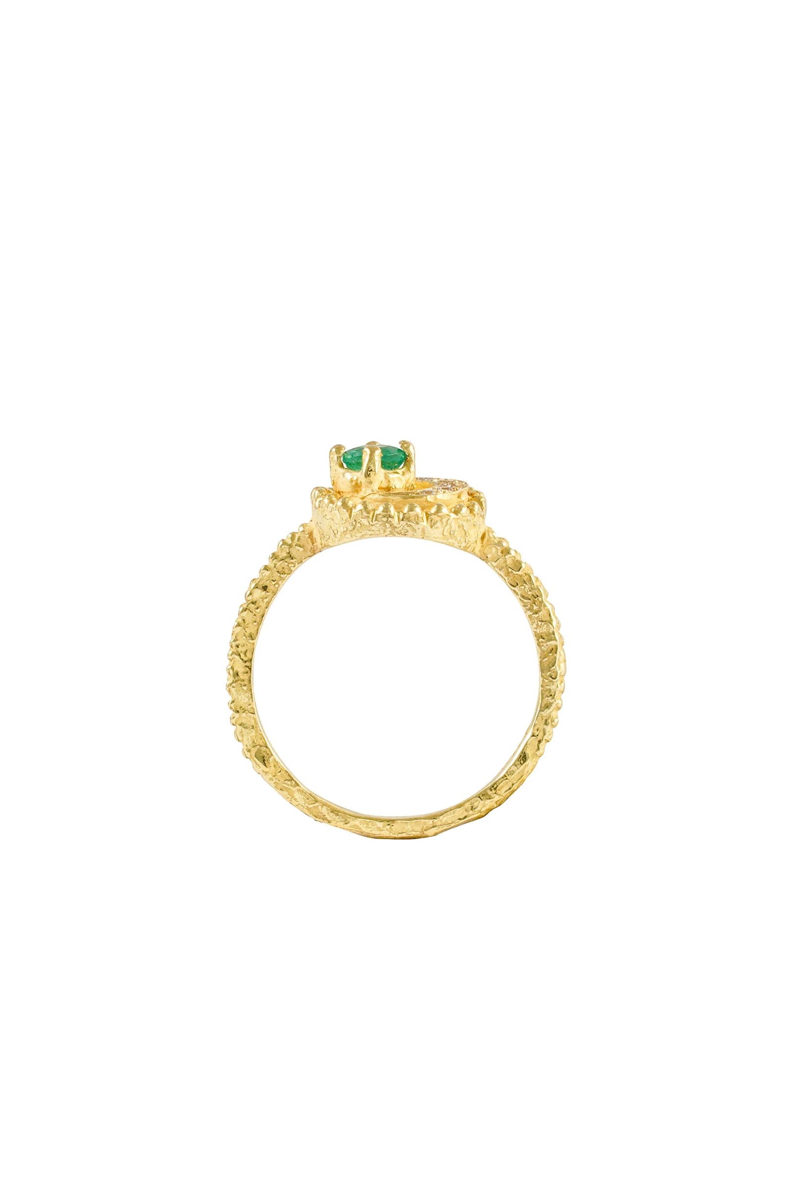 Gold ring with diamonds and emerald Luna collection