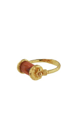 Anello in Oro Giallo con Corniola Incisa  Collezione Roma