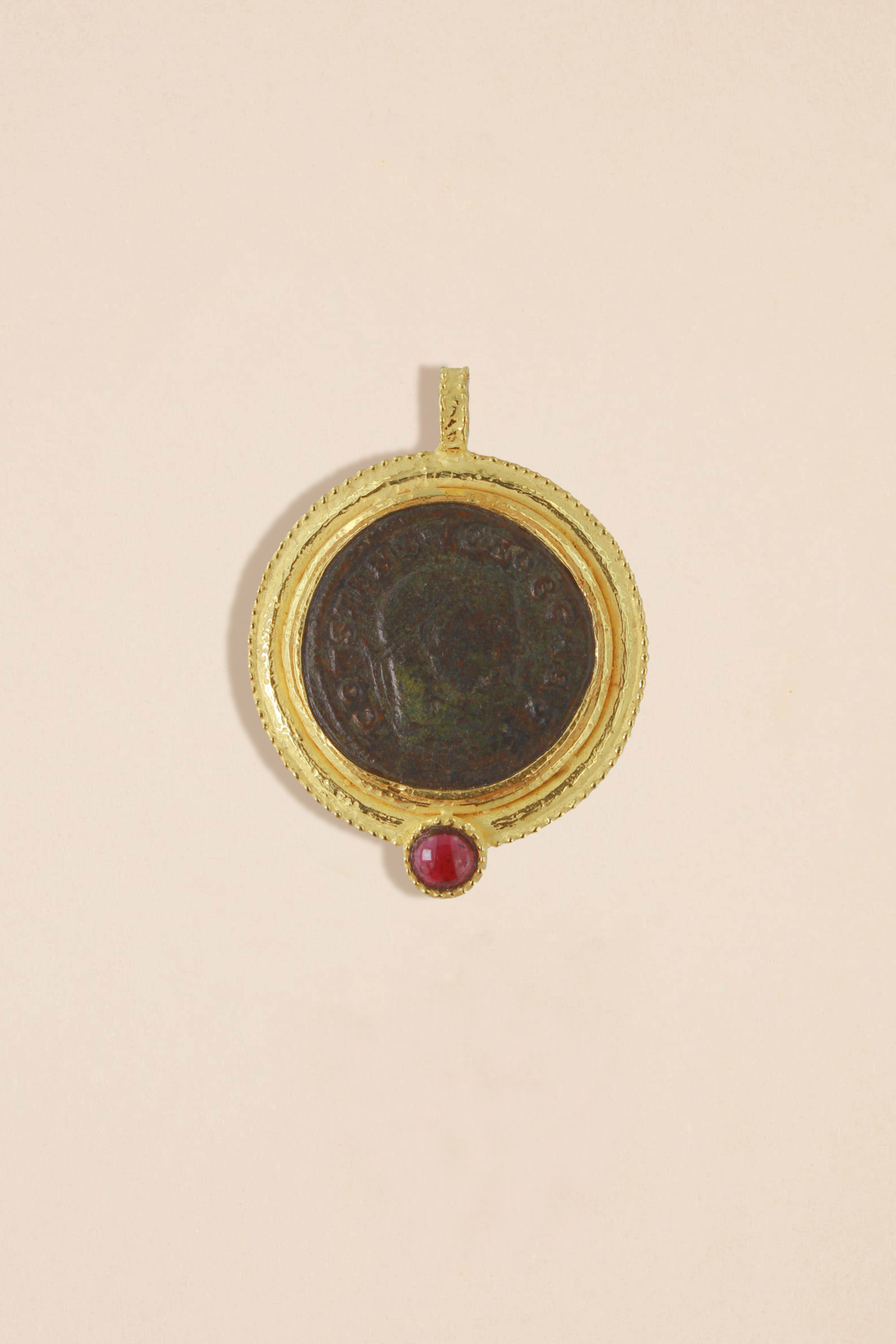 SH613A-18-Kt-Yellow-Gold-Pendant-with-Roman-Coin-and-Granet-Cabochon-1