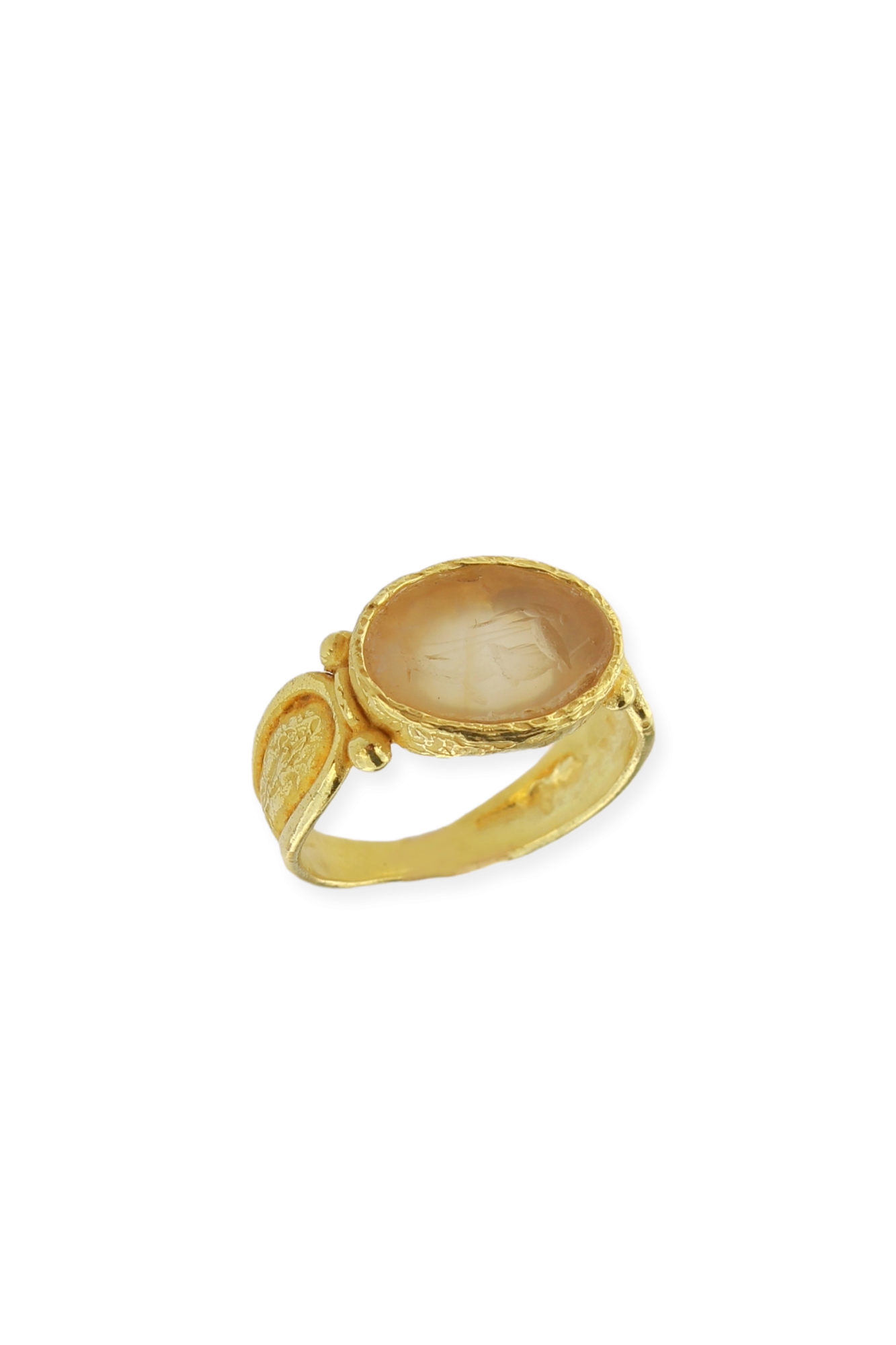 SE167A-18-Kt-Yellow-Gold-Signet-Ring-with-Engraved-Carnelian-1