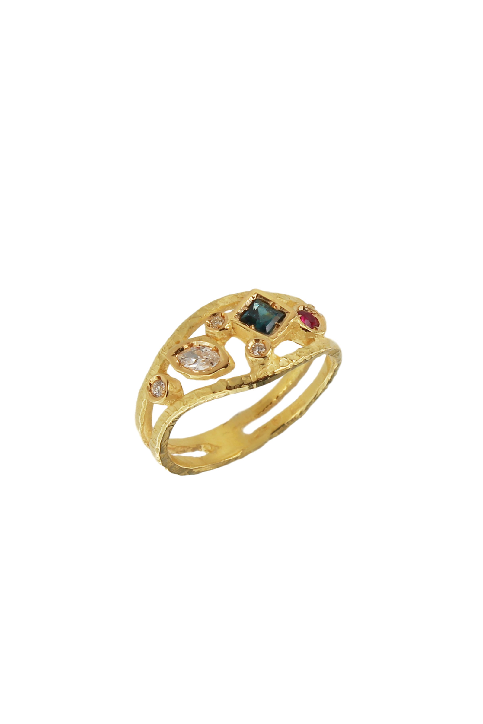 SE238B-18-Kt-Yellow-Gold-Ring-with-Ruby-Diamonds-and-Sapphire-1